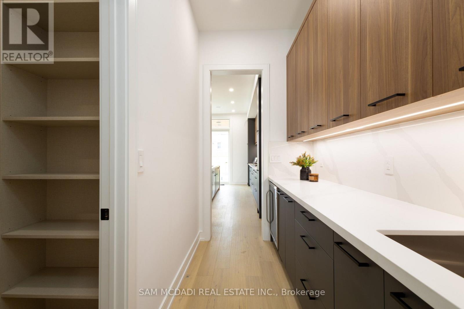 24 Twenty First Street, Toronto, Ontario  M8V 3L7 - Photo 12 - W13489114