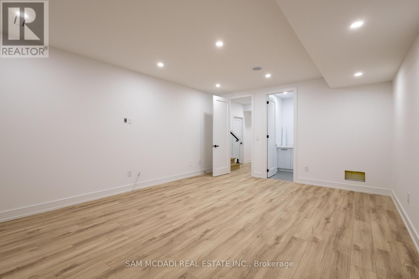 24 Twenty First Street, Toronto, Ontario  M8V 3L7 - Photo 38 - W13489114