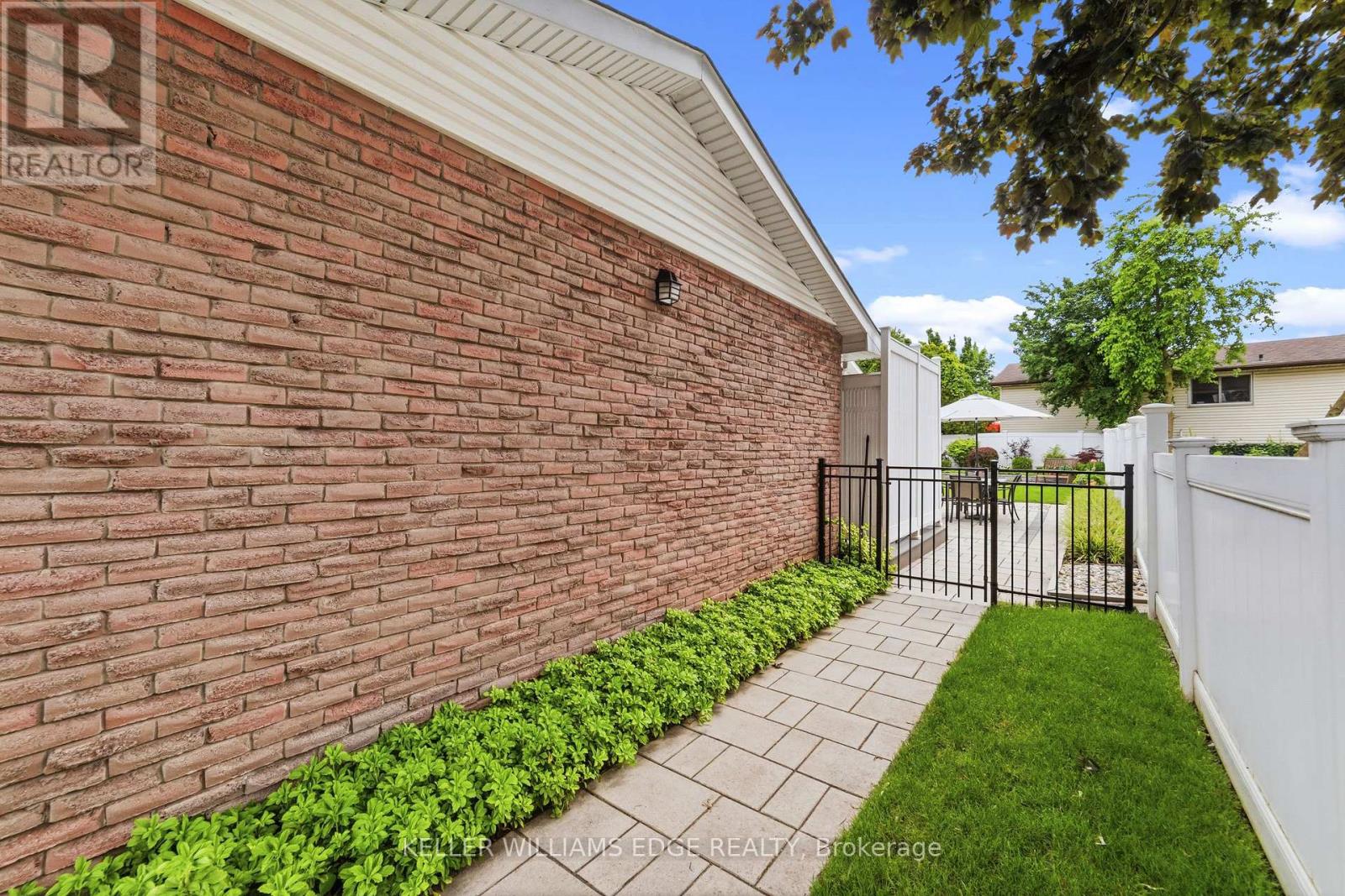 680 Lomond Crescent, Burlington, Ontario  L7L 2P1 - Photo 33 - W13489186