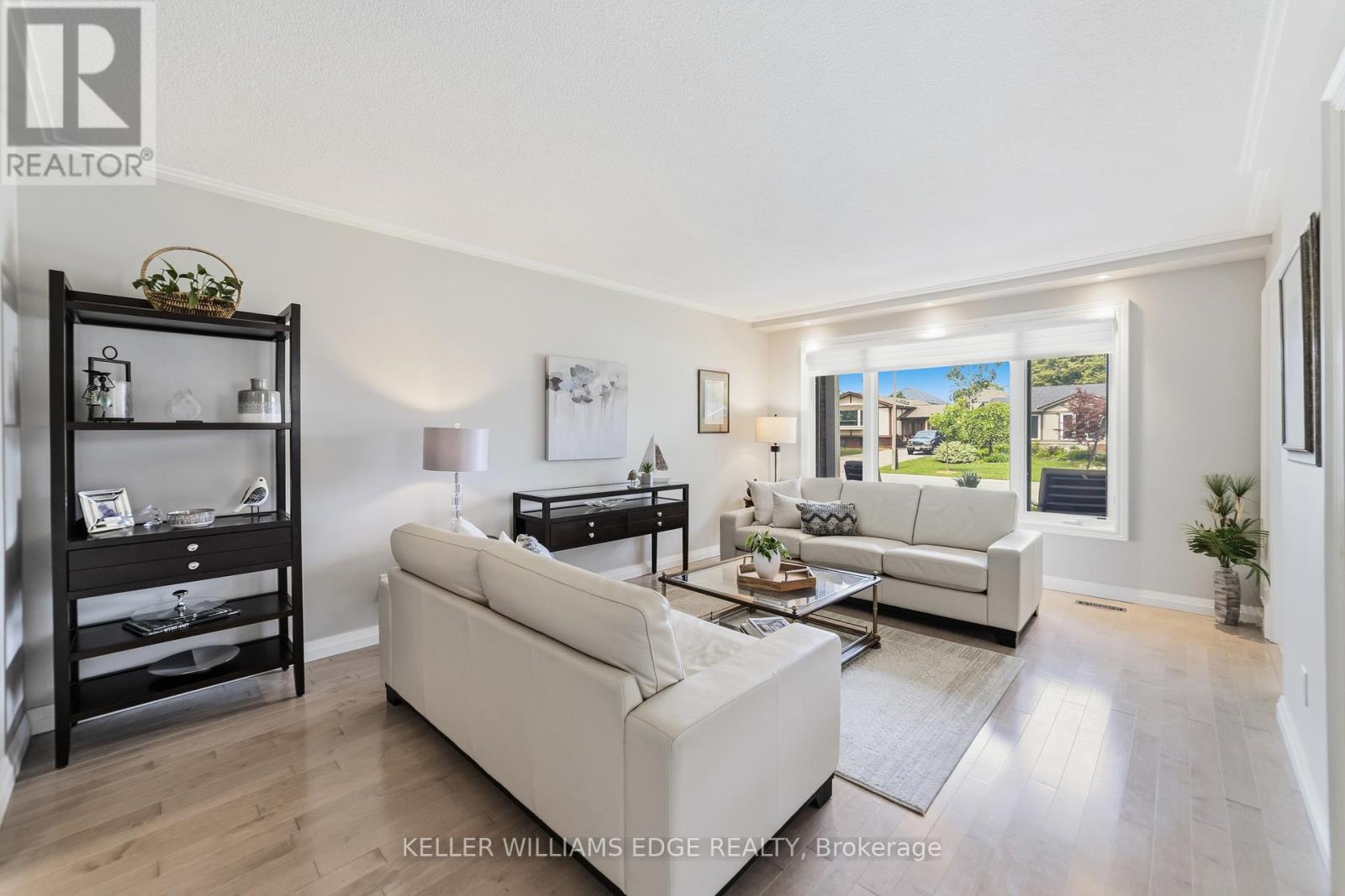 680 Lomond Crescent, Burlington, Ontario  L7L 2P1 - Photo 6 - W13489186