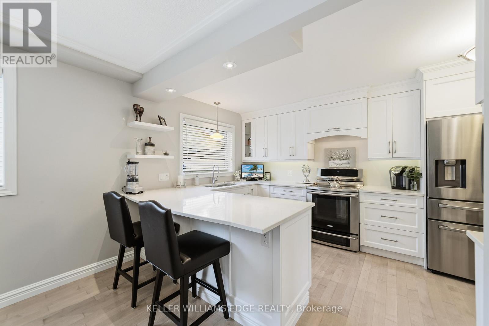 680 Lomond Crescent, Burlington, Ontario  L7L 2P1 - Photo 9 - W13489186