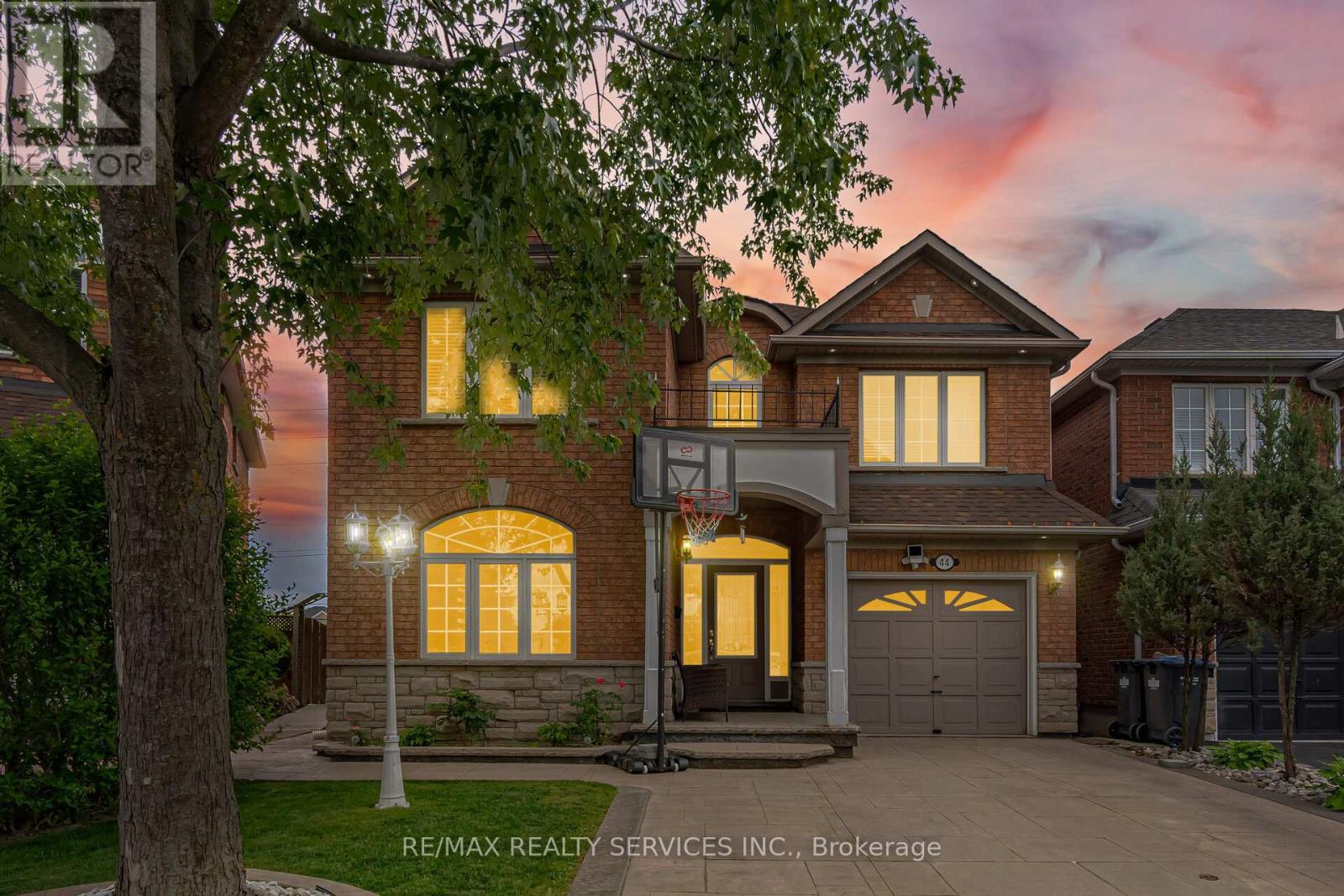 44 BRAMBIRCH CRESCENT, Brampton, Ontario