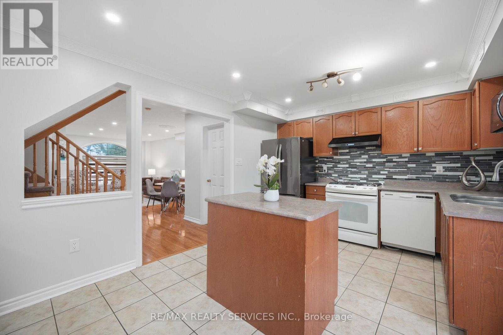 44 Brambirch Crescent, Brampton, Ontario  L7A 1V1 - Photo 14 - W13489472