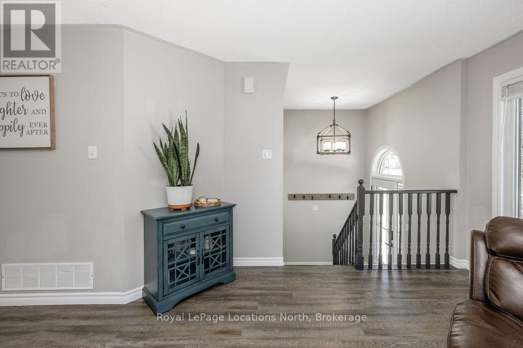 73 Fernbrook Drive, Wasaga Beach, Ontario  L9Z 1G5 - Photo 8 - S13489824