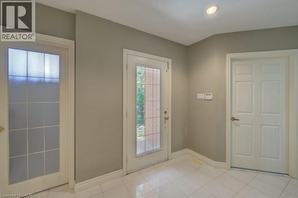 14 Antrim Court E, Caledon, Ontario  L7C 1R1 - Photo 4 - 40841317