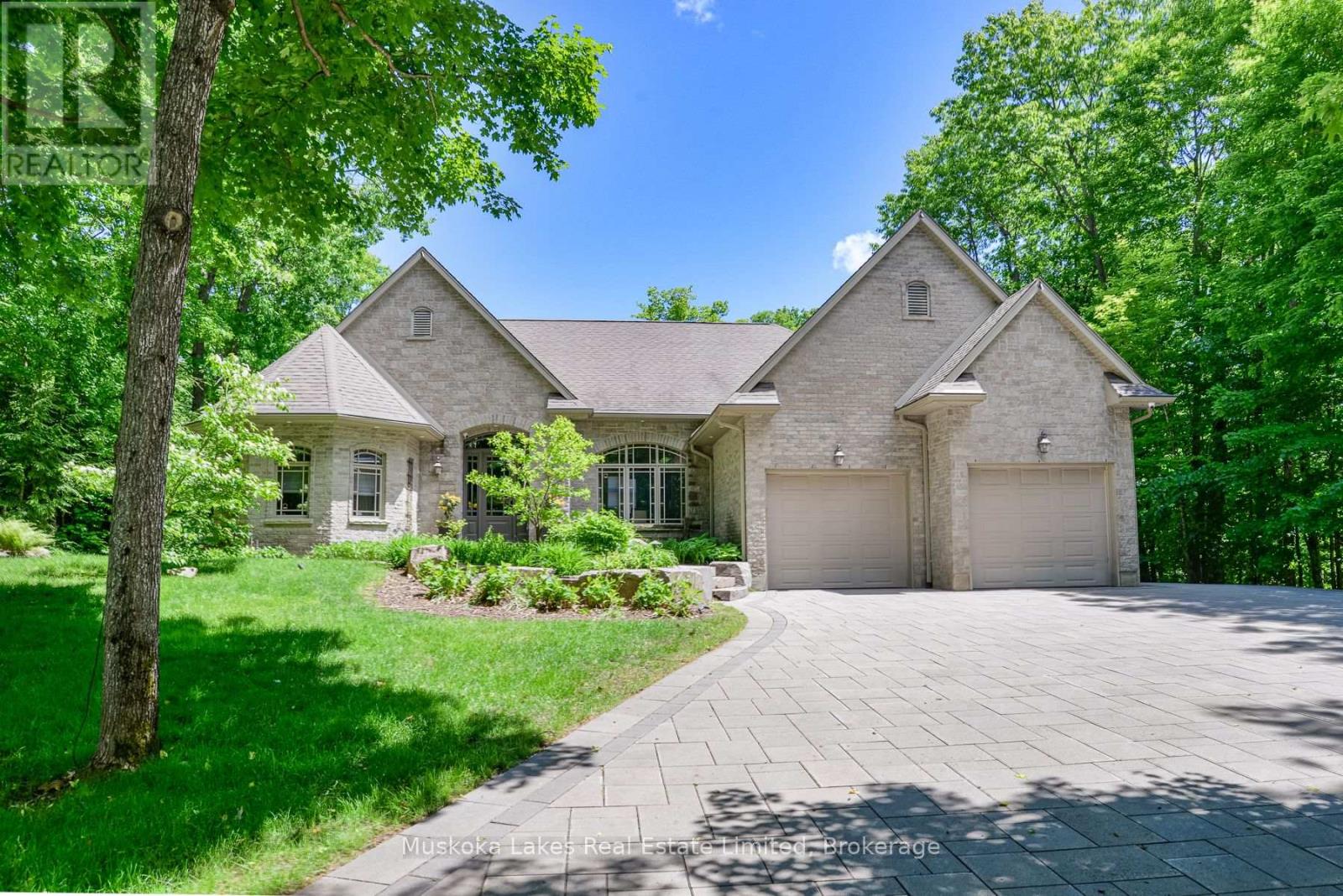 44 ESTATE DRIVE, Muskoka Lakes, Ontario