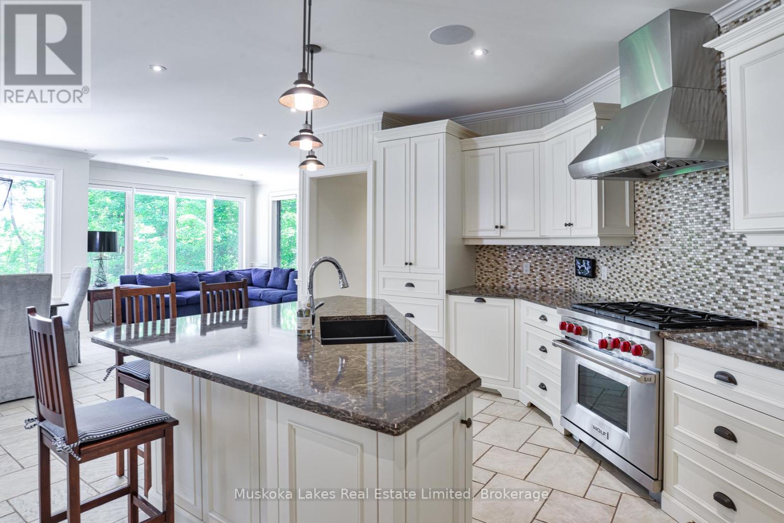 44 Estate Drive, Muskoka Lakes (Medora), Ontario  P0B 1J0 - Photo 11 - X13489860
