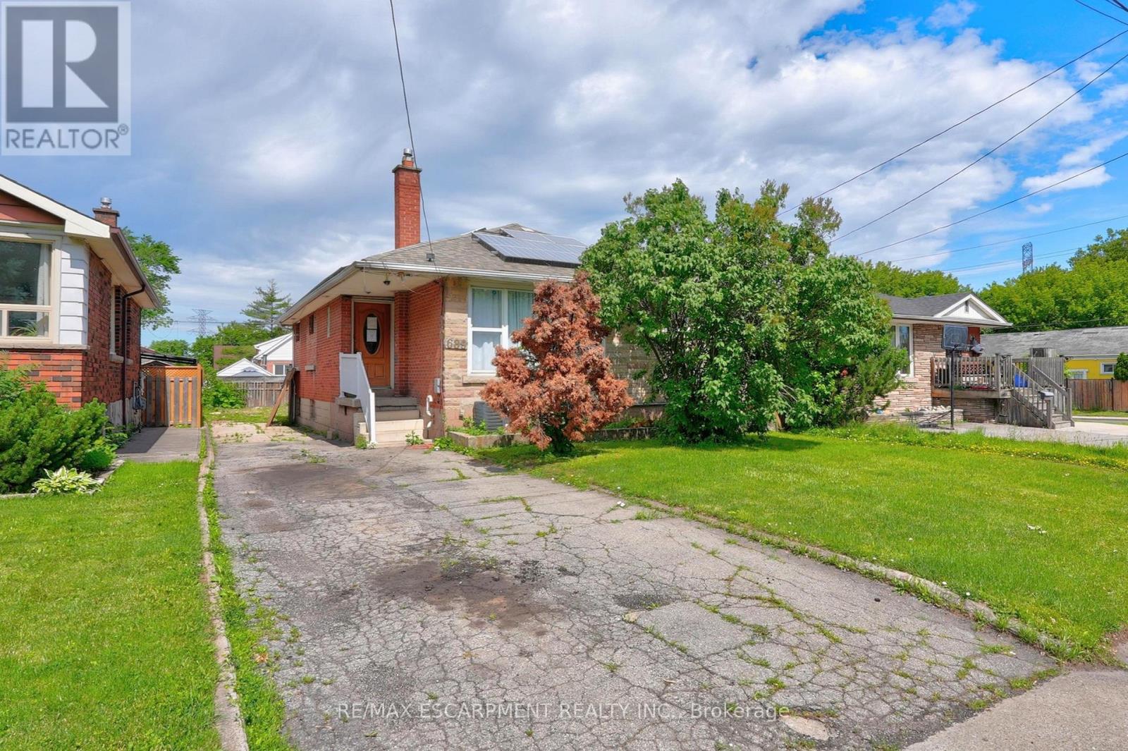 689 BURGESS AVENUE, Hamilton, Ontario