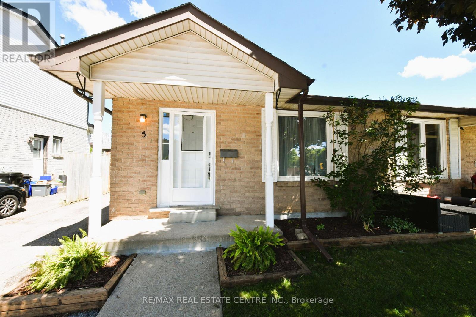 5 HARMONY COURT, Cambridge, Ontario