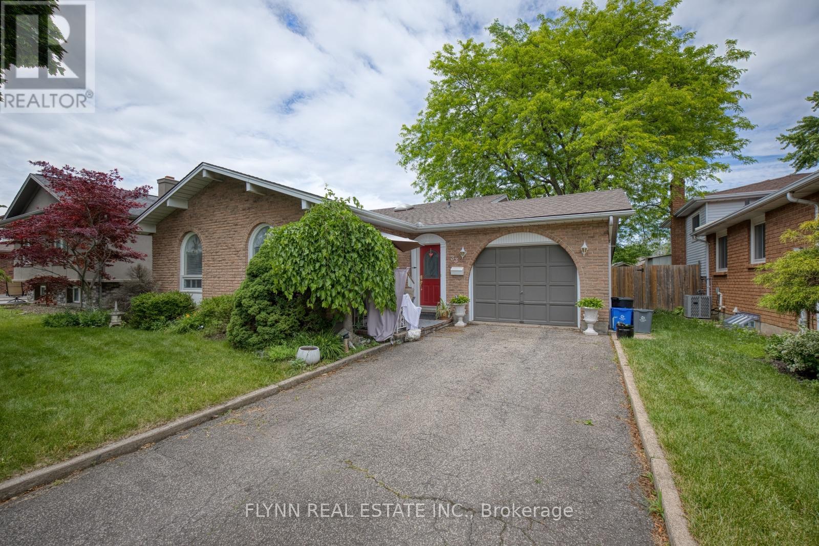 33 Adel Drive, St. Catharines, Ontario  L2M 6N3 - Photo 3 - X13488542