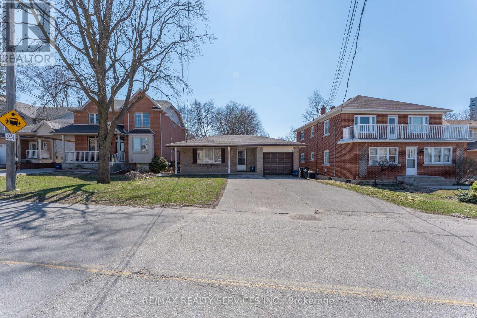 94 Gage Avenue, Kitchener, Ontario  N2G 2E2 - Photo 2 - X13488544