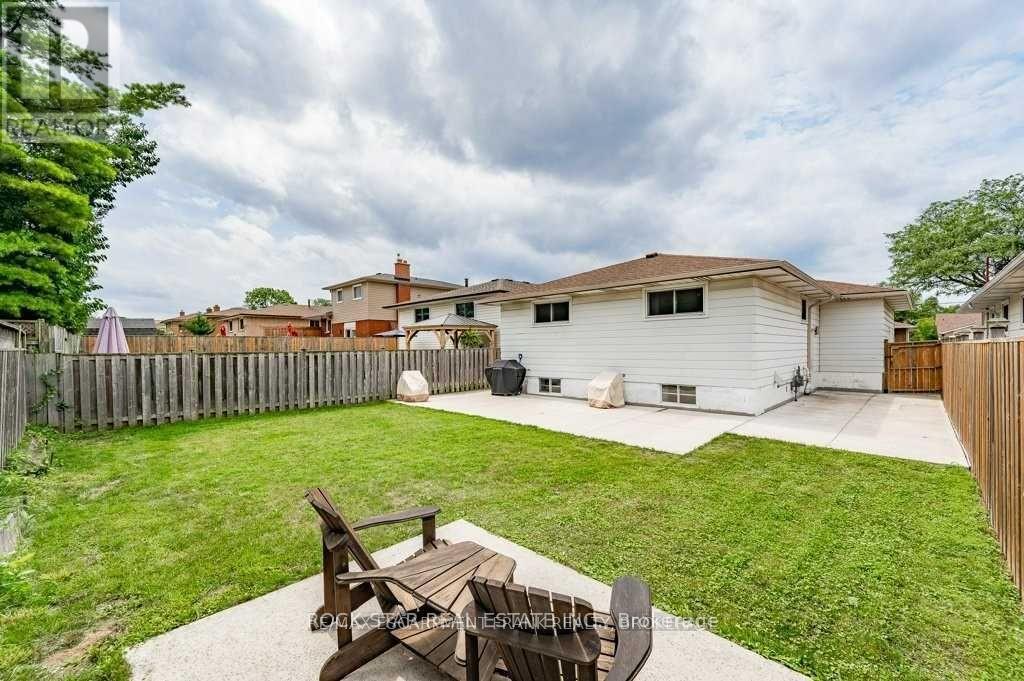 Upper - 11 Aterno Drive, Hamilton, Ontario  L9C 5S4 - Photo 16 - X13488892