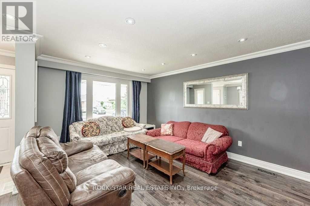 Upper - 11 Aterno Drive, Hamilton, Ontario  L9C 5S4 - Photo 9 - X13488892