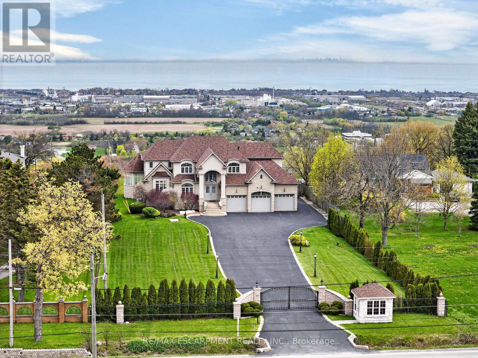 803 RIDGE ROAD, Hamilton, Ontario