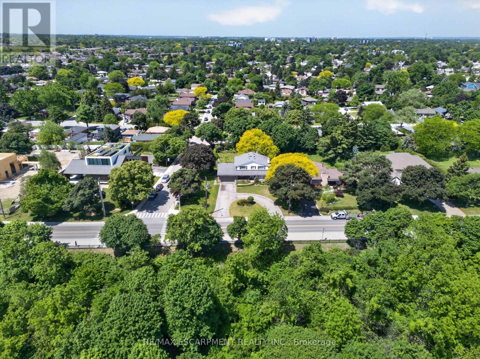 564 Mountain Brow Boulevard, Hamilton, Ontario  L8T 1A9 - Photo 2 - X13489210