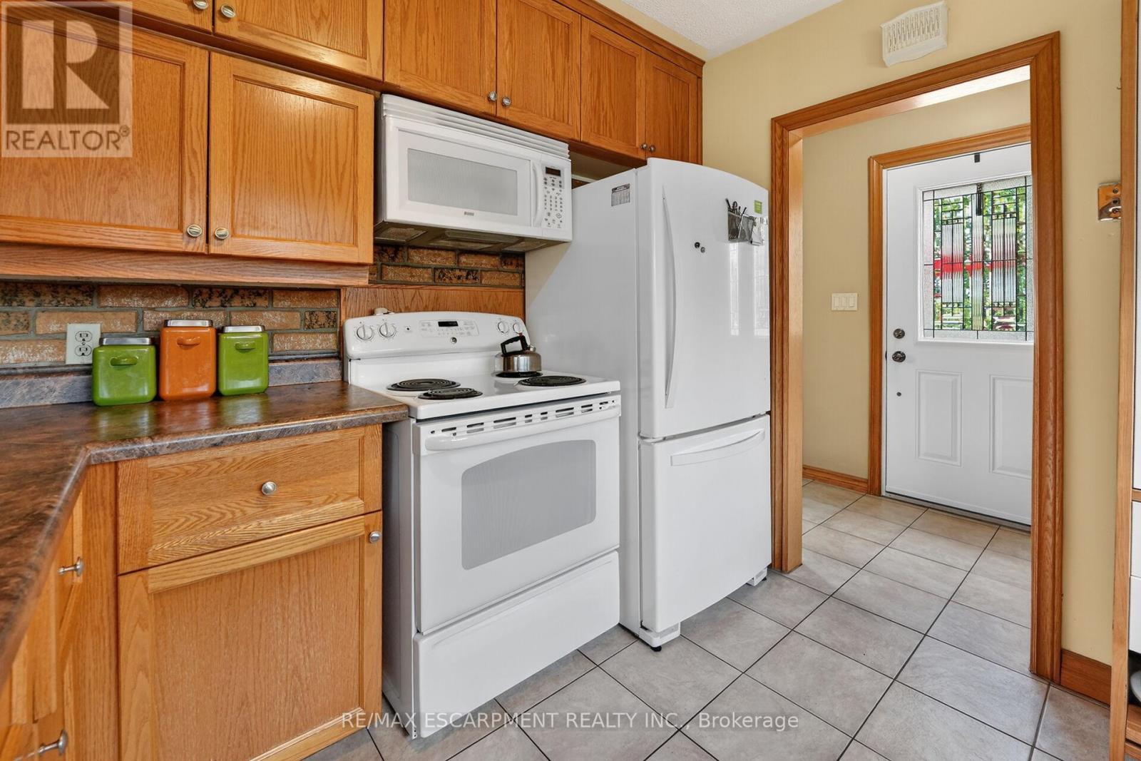 10 Helga Court, Hamilton, Ontario  L8V 3K2 - Photo 5 - X13489230