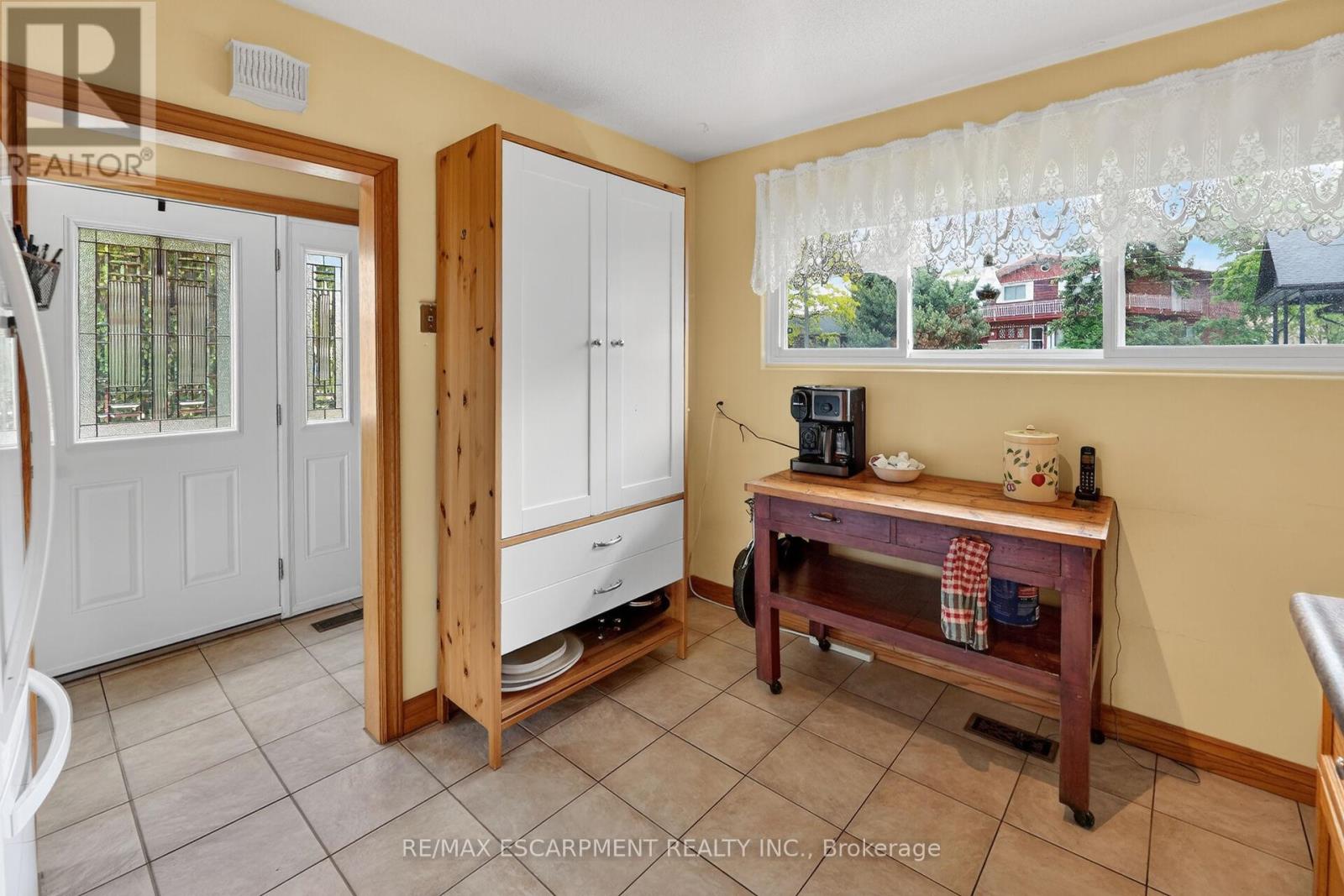 10 Helga Court, Hamilton, Ontario  L8V 3K2 - Photo 6 - X13489230