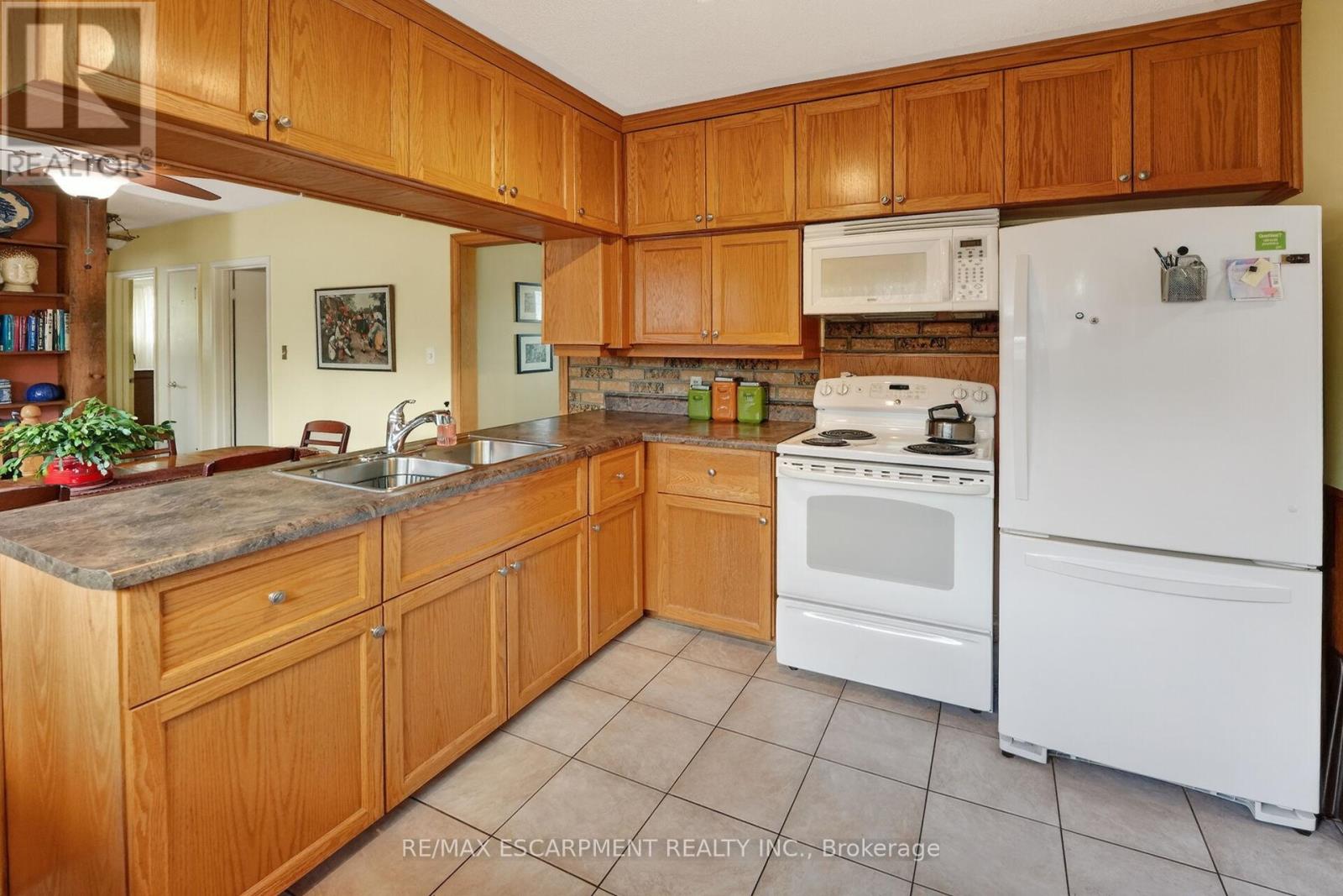 10 Helga Court, Hamilton, Ontario  L8V 3K2 - Photo 7 - X13489230