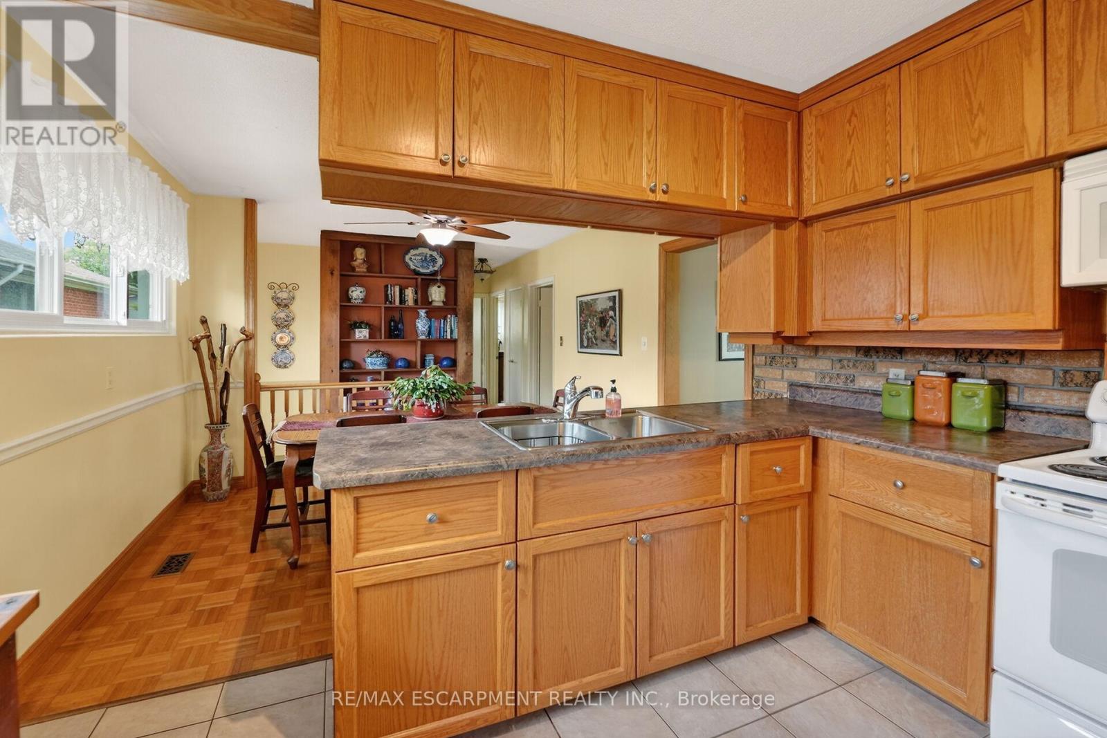 10 Helga Court, Hamilton, Ontario  L8V 3K2 - Photo 8 - X13489230