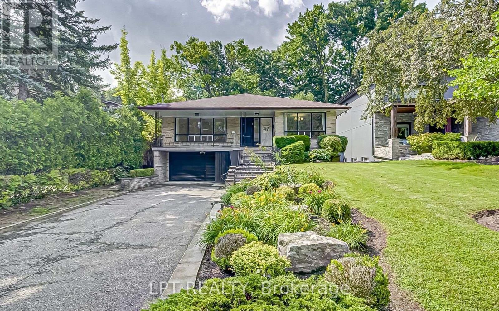 47 WATERLOO AVENUE, Toronto, Ontario