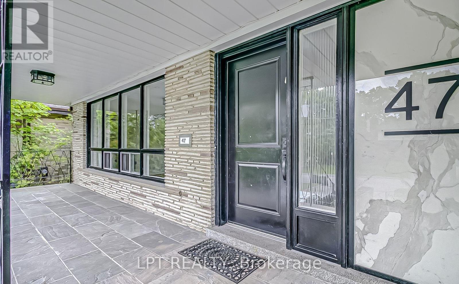 47 Waterloo Avenue, Toronto, Ontario  M3H 3Y1 - Photo 2 - C13489570