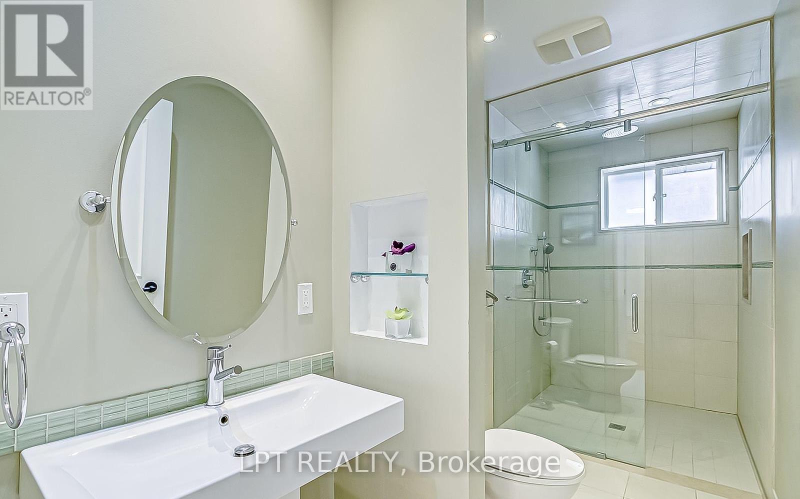 47 Waterloo Avenue, Toronto, Ontario  M3H 3Y1 - Photo 9 - C13489570