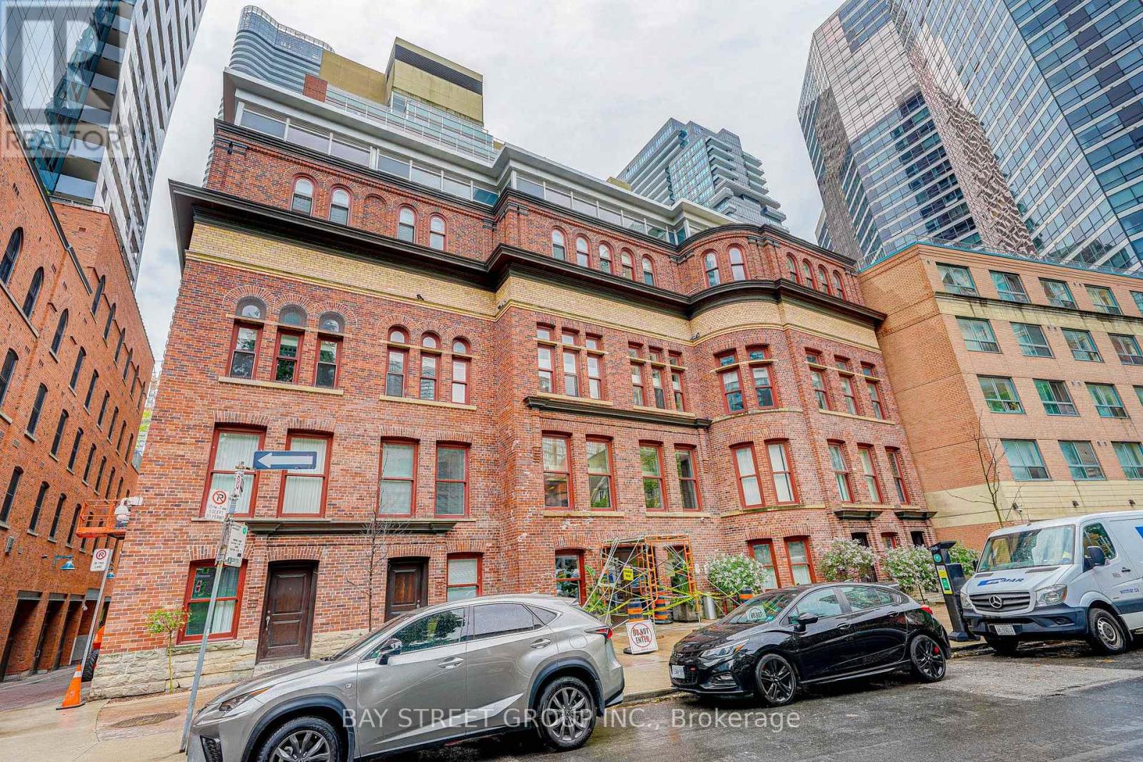 810 - 11 ST JOSEPH STREET, Toronto, Ontario