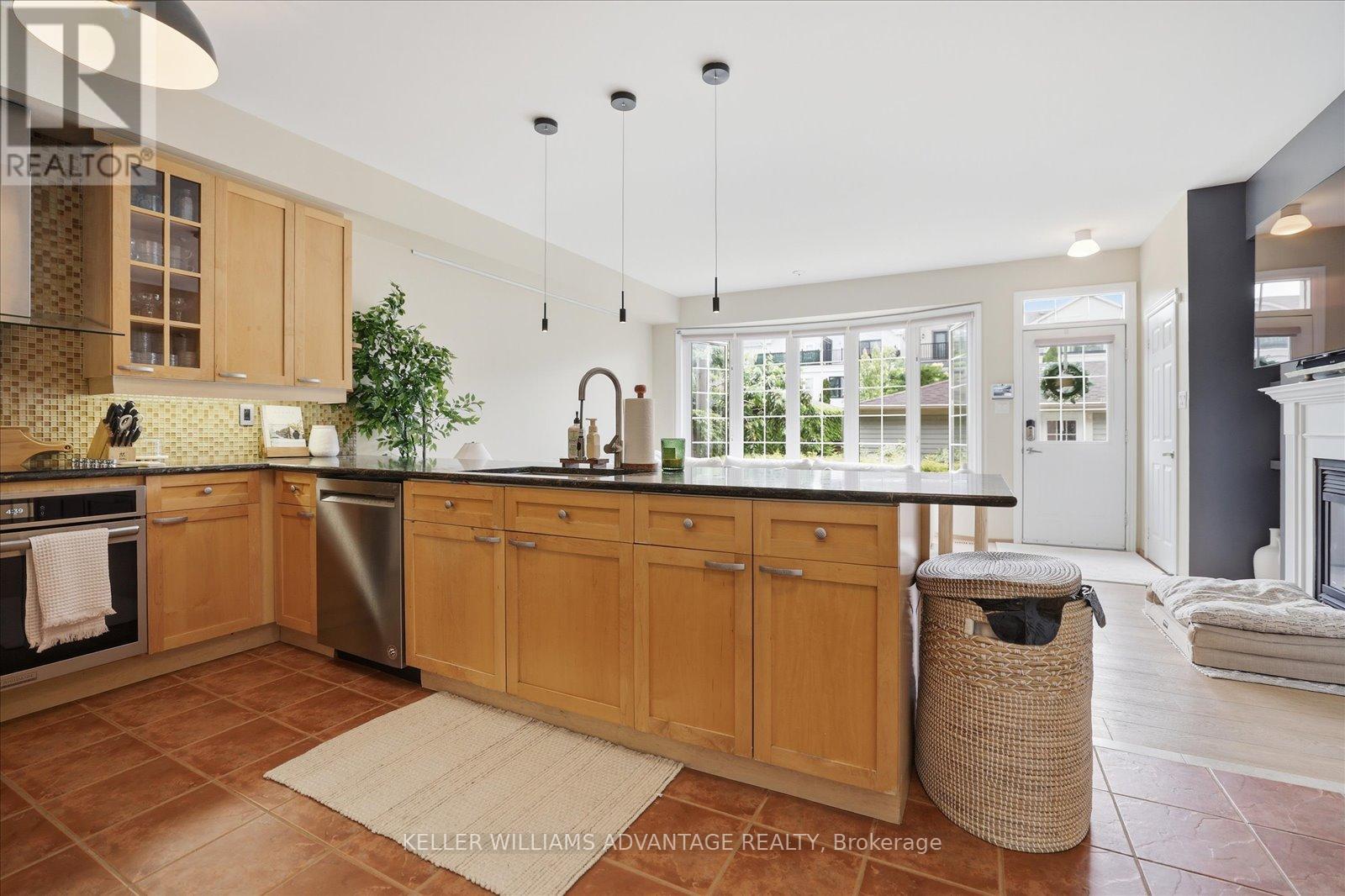 46 Sarah Ashbridge Avenue, Toronto, Ontario  M4L 3Y9 - Photo 10 - E13489612