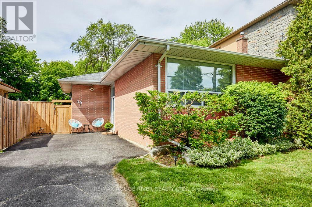 19 Thornbeck Drive, Toronto, Ontario  M1G 2J7 - Photo 2 - E13489844