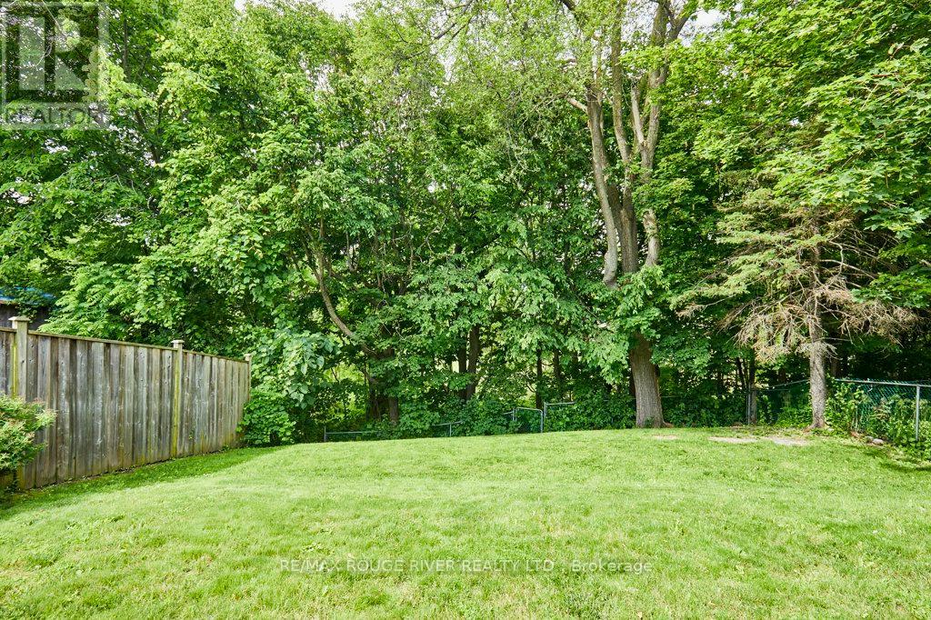19 Thornbeck Drive, Toronto, Ontario  M1G 2J7 - Photo 5 - E13489844