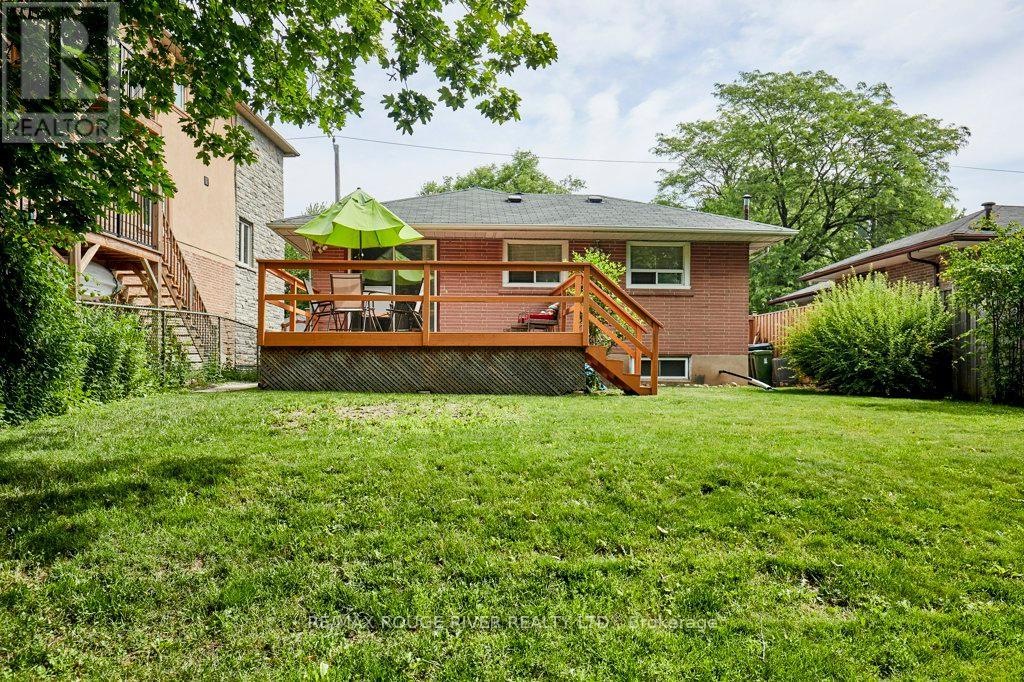 19 Thornbeck Drive, Toronto, Ontario  M1G 2J7 - Photo 6 - E13489844