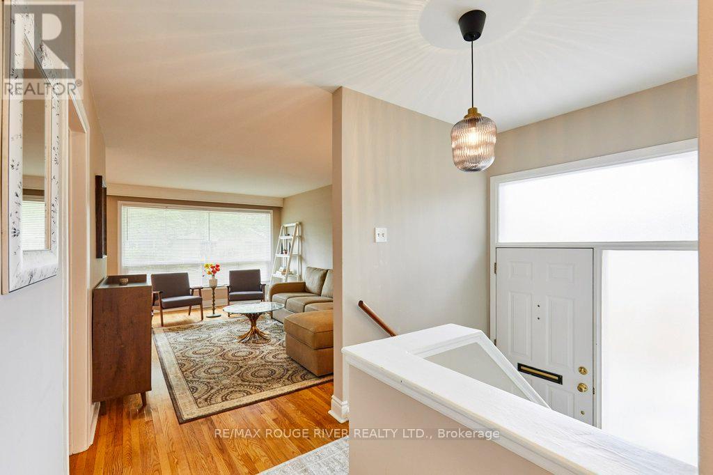 19 Thornbeck Drive, Toronto, Ontario  M1G 2J7 - Photo 9 - E13489844