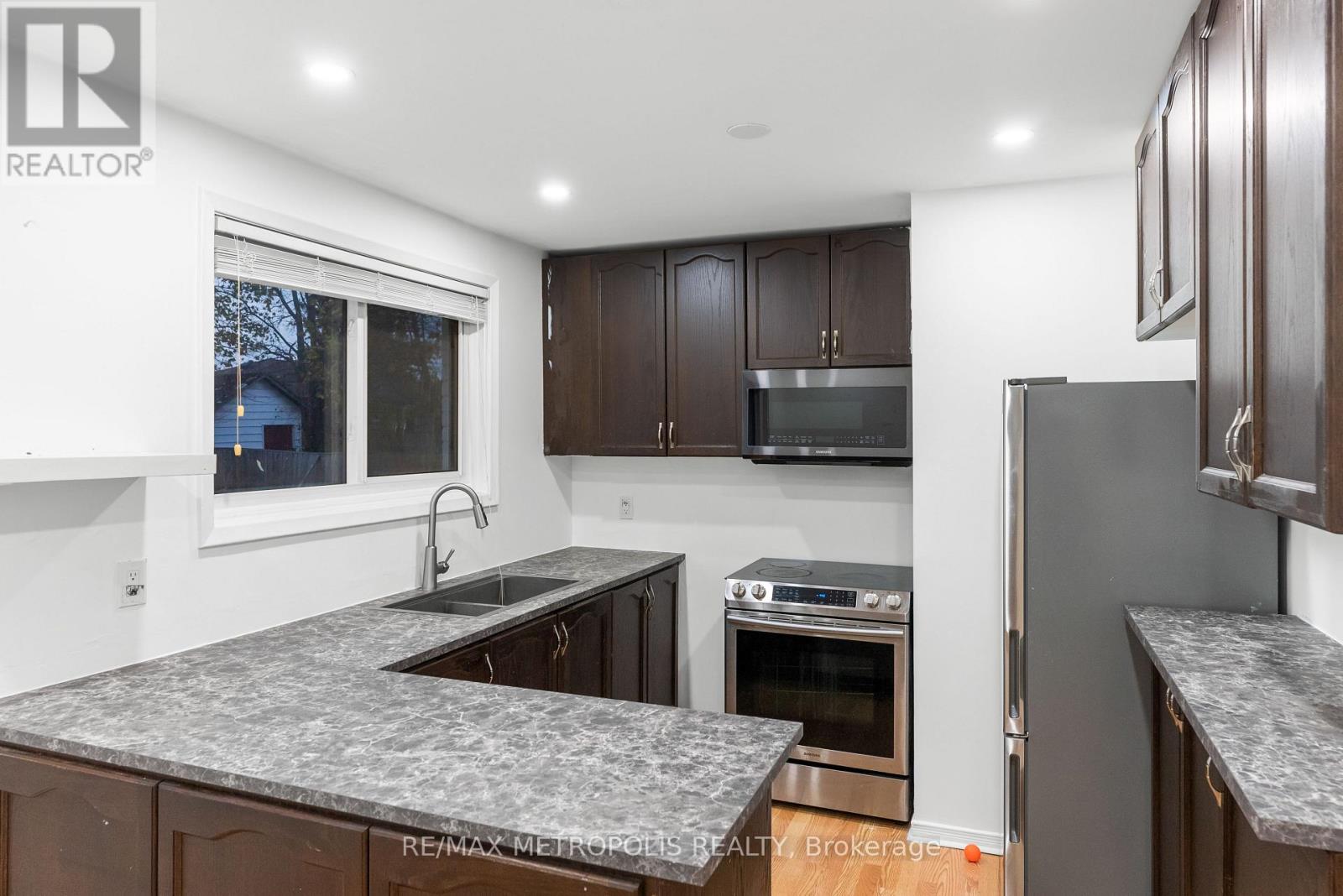 Main - 312 Palmerston Avenue, Whitby, Ontario  L1N 3E9 - Photo 4 - E13489890