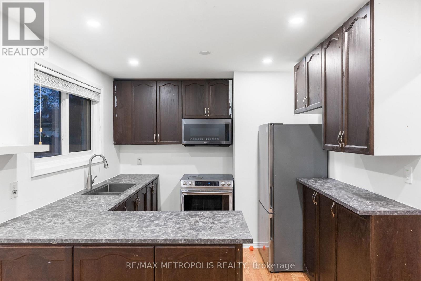 Main - 312 Palmerston Avenue, Whitby, Ontario  L1N 3E9 - Photo 5 - E13489890