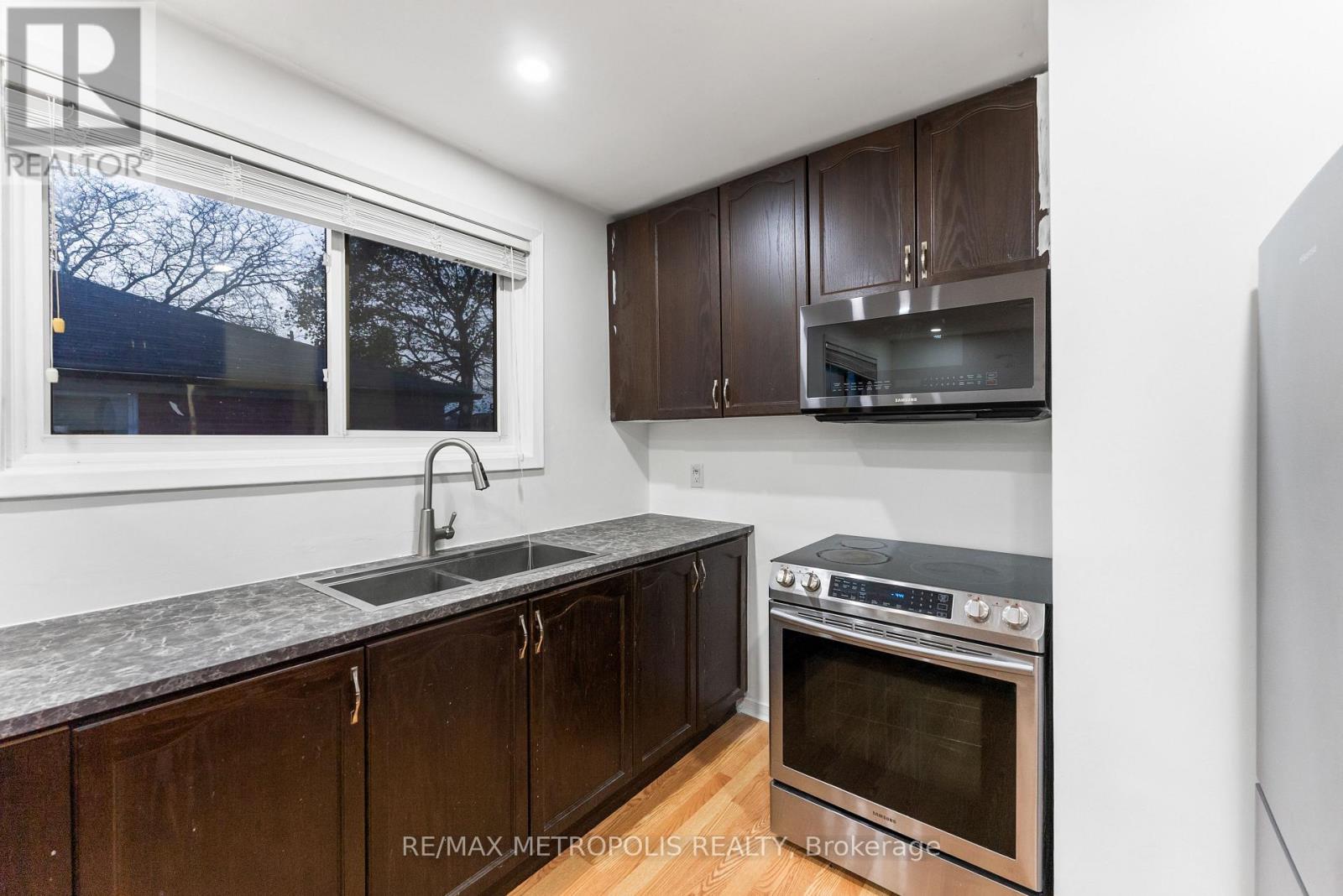 Main - 312 Palmerston Avenue, Whitby, Ontario  L1N 3E9 - Photo 6 - E13489890