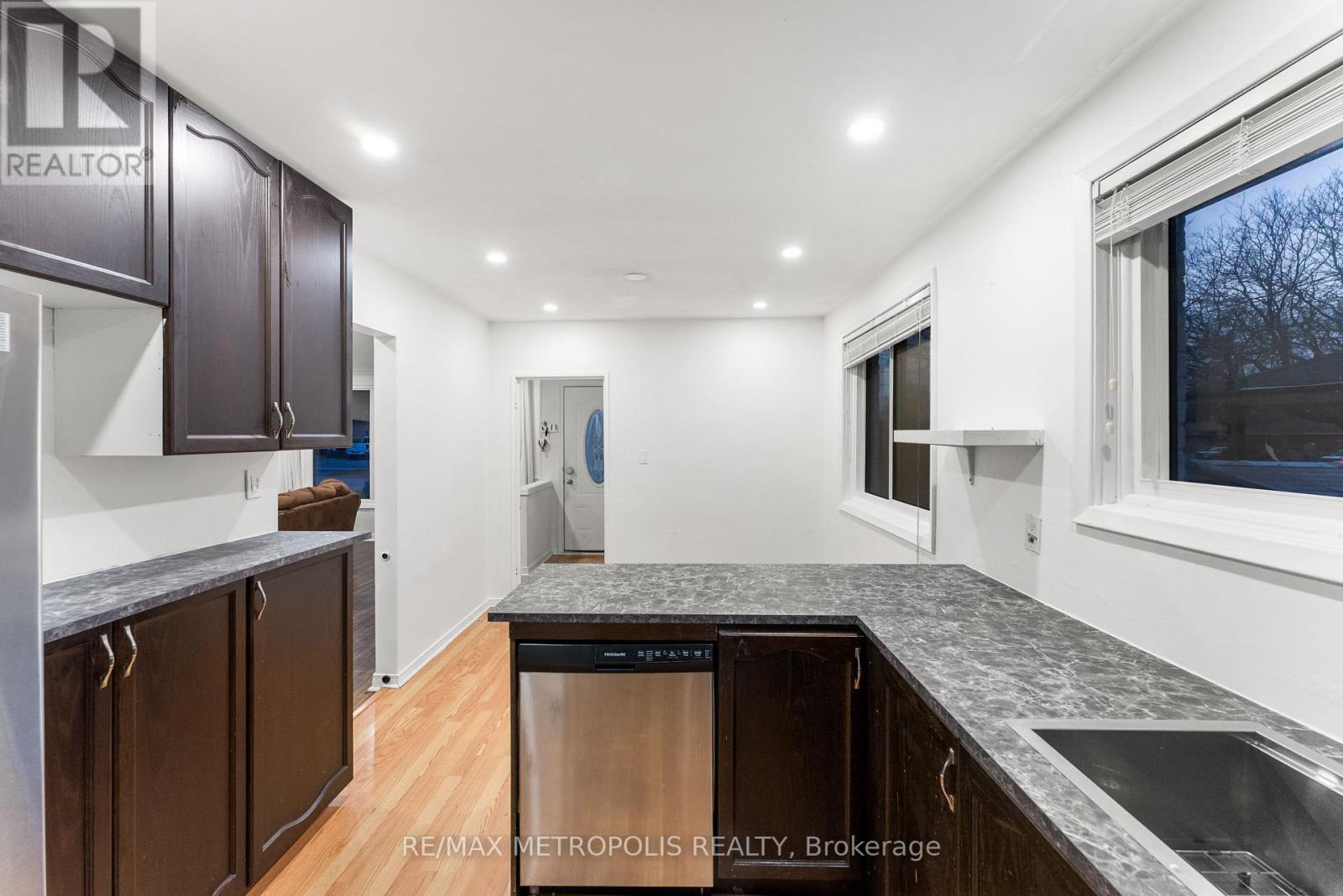 Main - 312 Palmerston Avenue, Whitby, Ontario  L1N 3E9 - Photo 7 - E13489890
