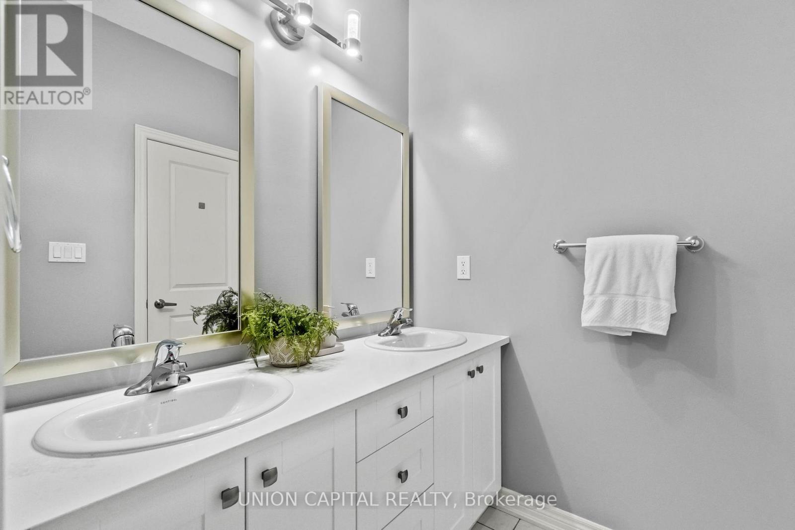 8 Protostar Avenue, Richmond Hill, Ontario  L4C 5G9 - Photo 17 - N13489554