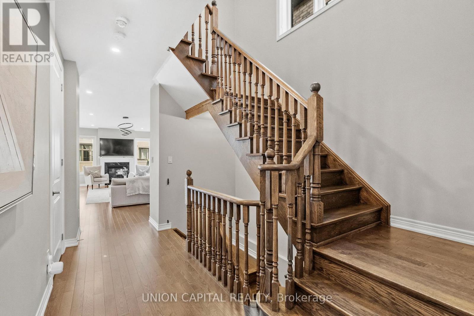 8 Protostar Avenue, Richmond Hill, Ontario  L4C 5G9 - Photo 4 - N13489554