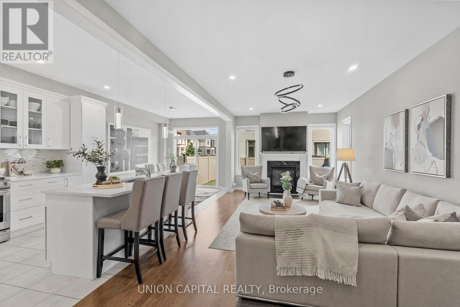 8 Protostar Avenue, Richmond Hill, Ontario  L4C 5G9 - Photo 5 - N13489554