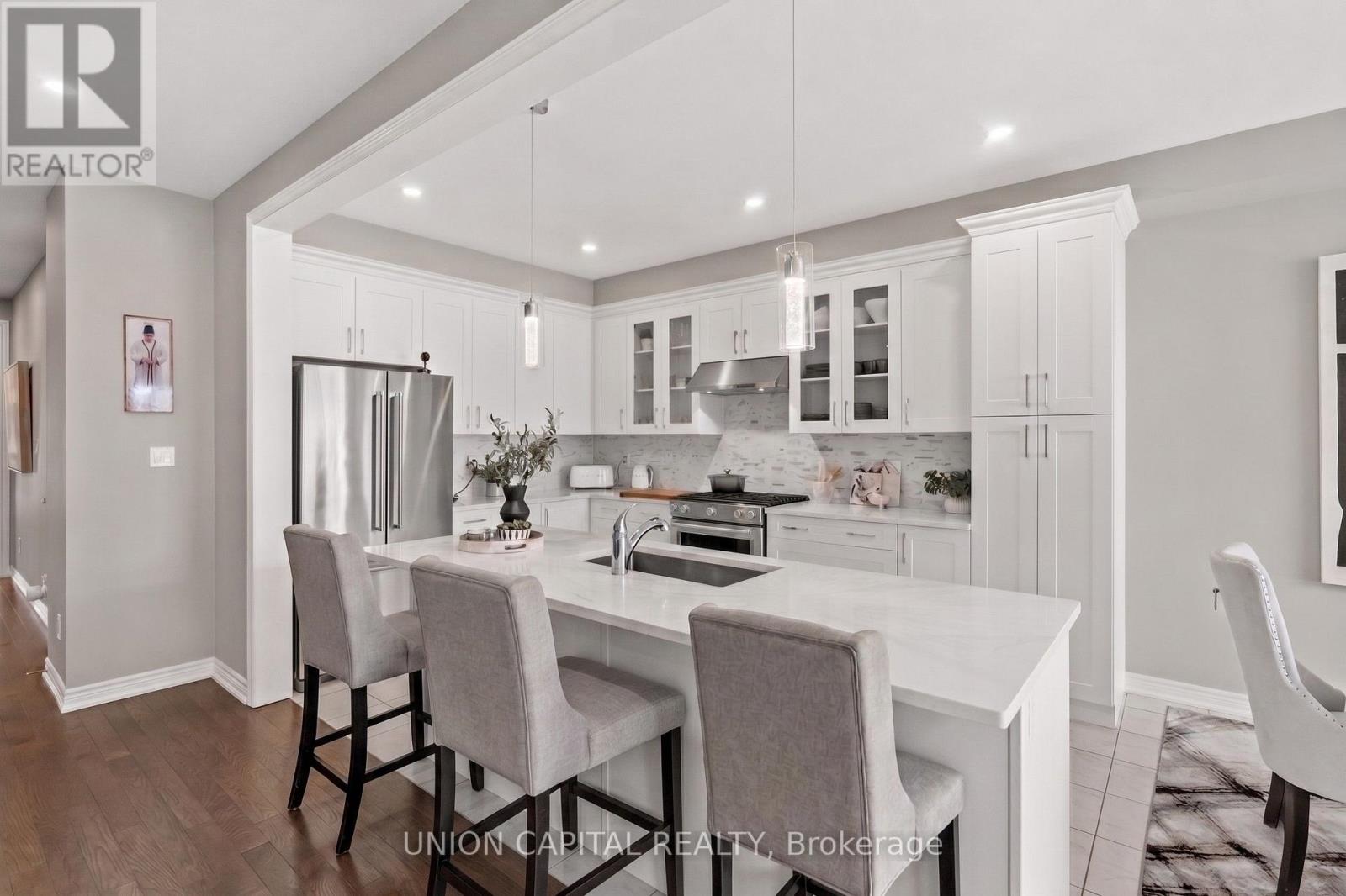 8 Protostar Avenue, Richmond Hill, Ontario  L4C 5G9 - Photo 6 - N13489554
