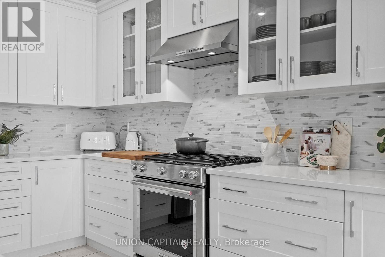 8 Protostar Avenue, Richmond Hill, Ontario  L4C 5G9 - Photo 7 - N13489554