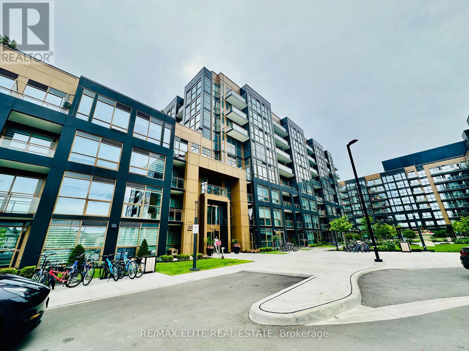 422 - 2333 Khalsa Gate, Oakville, Ontario  L6M 4J2 - Photo 2 - W13489542