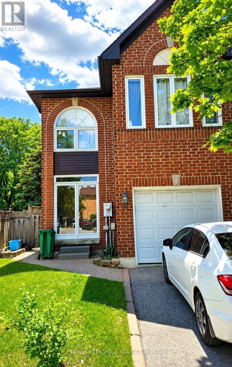 31 GOLDENLIGHT CIRCLE, Brampton, Ontario