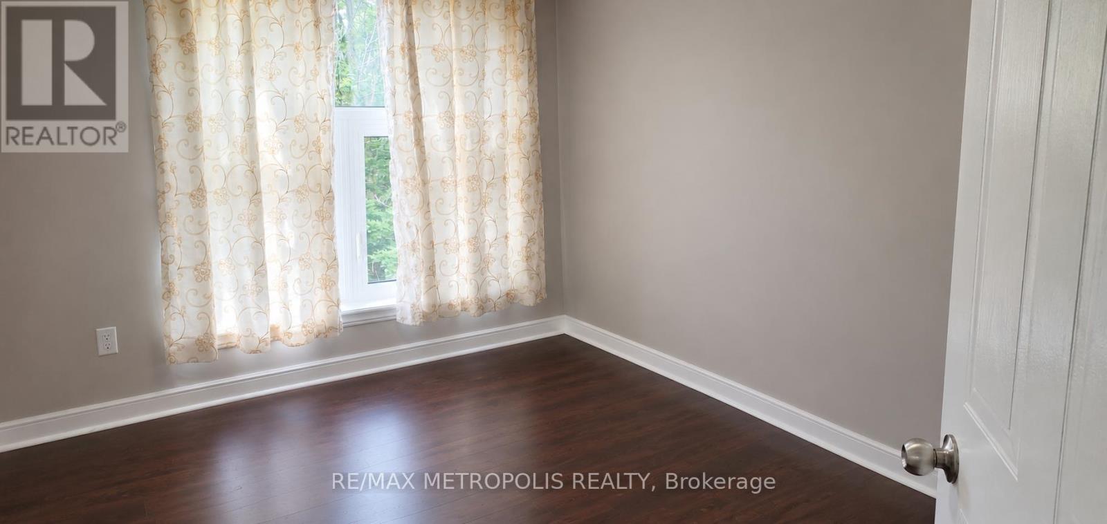 31 Goldenlight Circle, Brampton, Ontario  L6X 4N6 - Photo 7 - W13489614