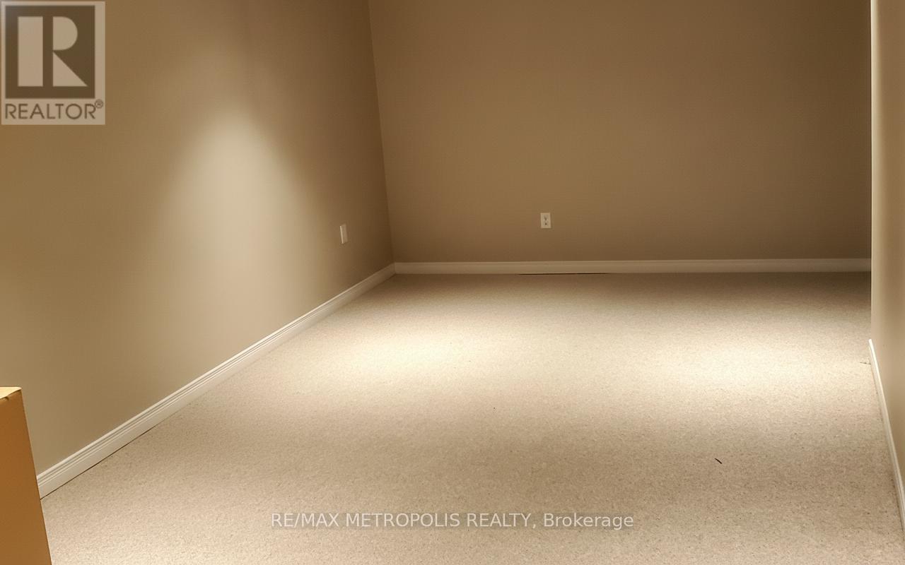 31 Goldenlight Circle, Brampton, Ontario  L6X 4N6 - Photo 9 - W13489614