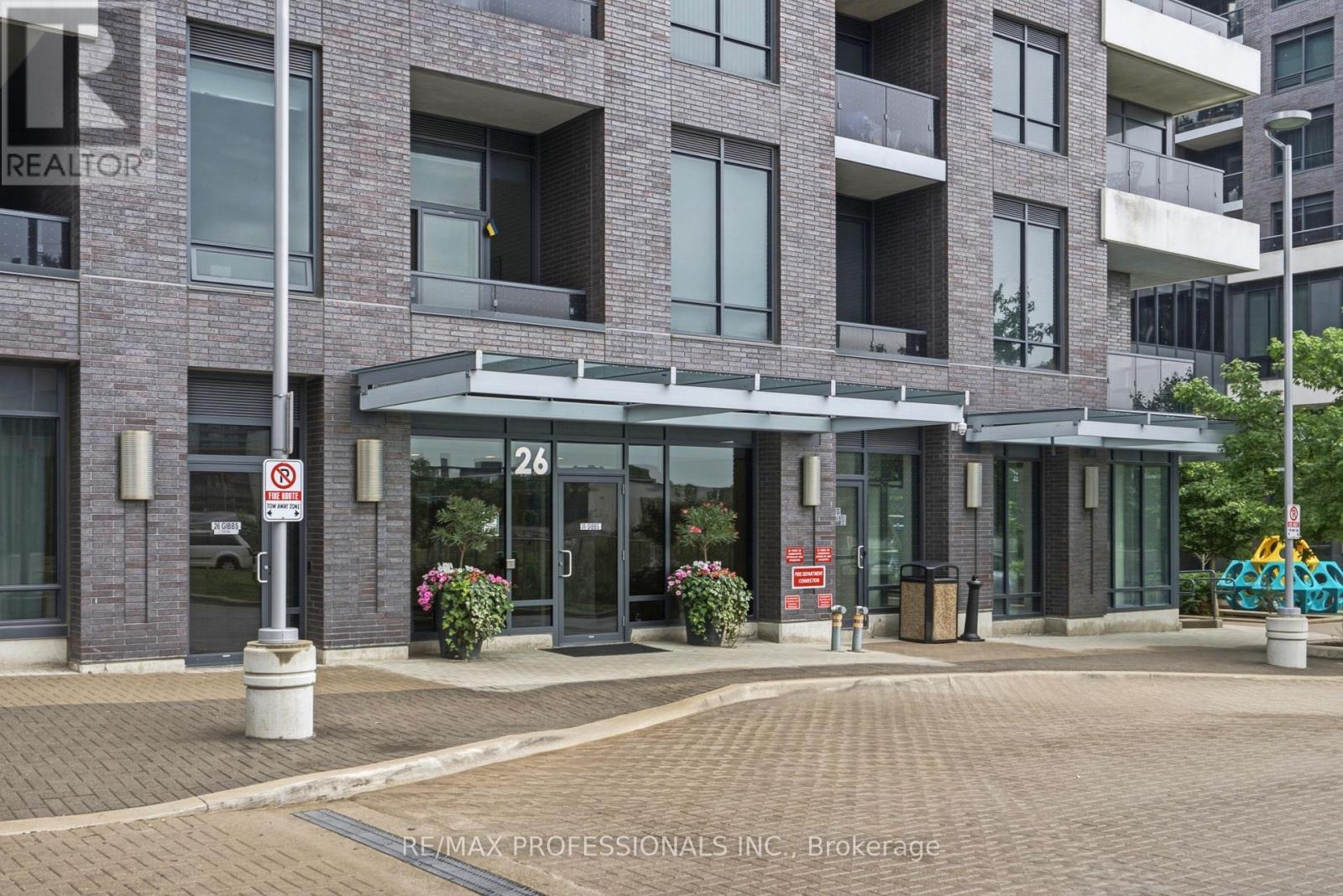 323 - 26 Gibbs Road, Toronto, Ontario  M9B 6L6 - Photo 2 - W13489634