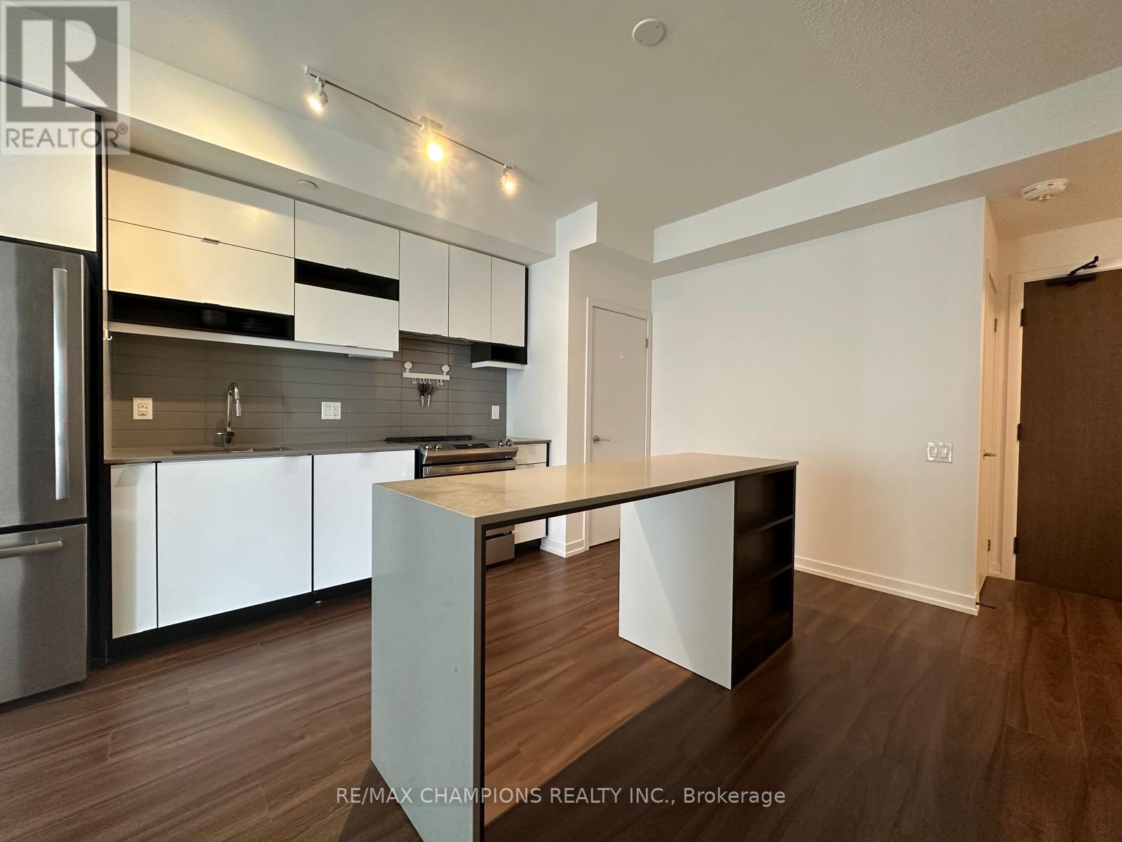 1402 - 4065 Confederation Parkway, Mississauga, Ontario  L5B 0L4 - Photo 5 - W13489748
