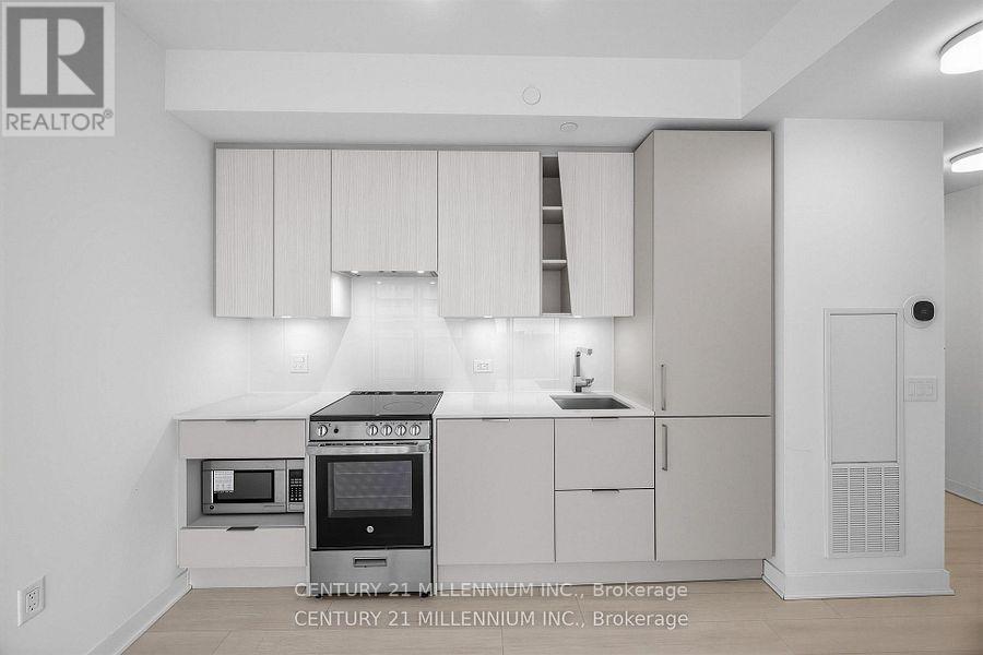 4104 - 3900 Confederation Parkway, Mississauga, Ontario  L5B 0K3 - Photo 17 - W13489802
