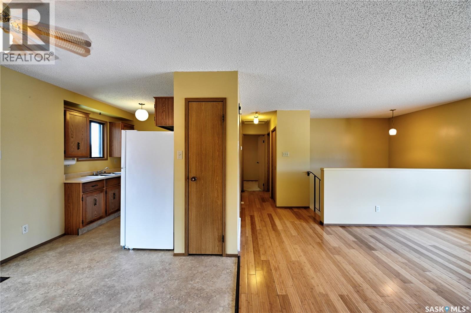 50 Robinson Crescent, Saskatoon, Saskatchewan  S7L 6N9 - Photo 5 - SK040600