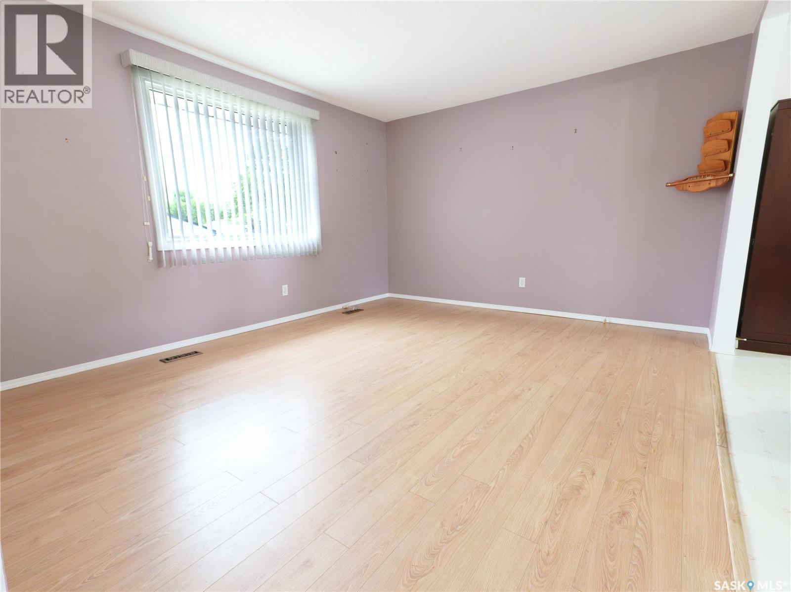 10 Roberts Place, Regina, Saskatchewan  S4T 6K6 - Photo 3 - SK040415